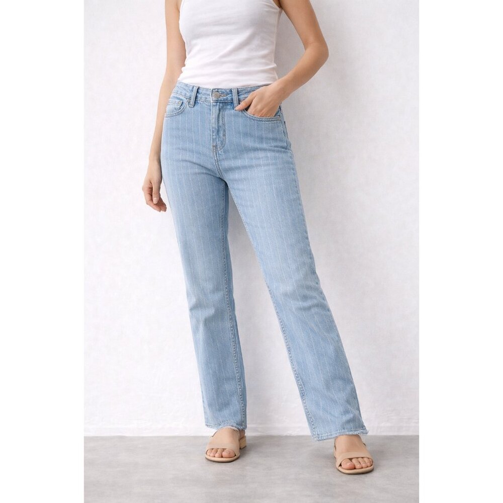 Forever 21 Light Wash Jeans Women’s Size 31 Blue Pinstripe Straight Leg Denim